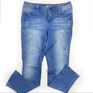 •Royalty For Me light wash jeans• Size 14 “WannaBettaButt?”